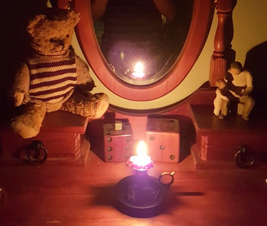 2017-03-24 Bedtime candle 1